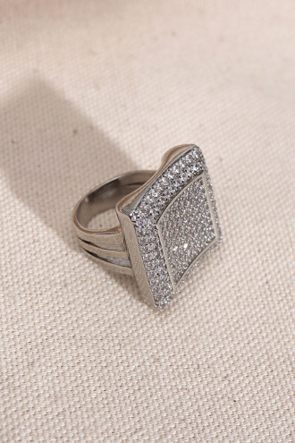 Zircon Taşlı Büyük Boy Kare Yüzük Zircon Taşlı Büyük Boy Kare Yüzük