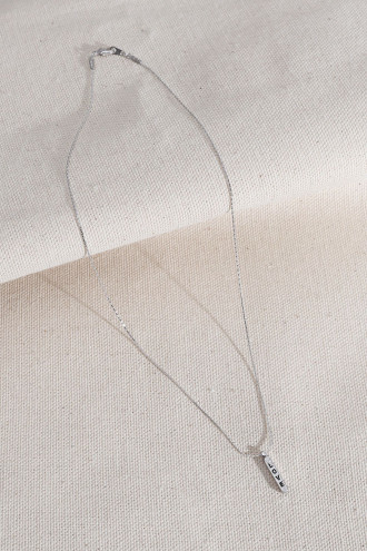 İnce Zincirli Love Yazılı Gümüş Renk Kolye