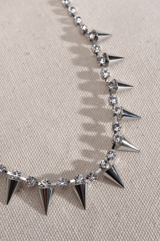 Gümüş Renk Taşlı Çivi Kolye Gümüş Renk Taşlı Çivi Kolye