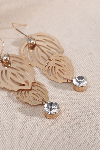 Yaprak Model Sallantılı Gold Renk Kanca Küpe