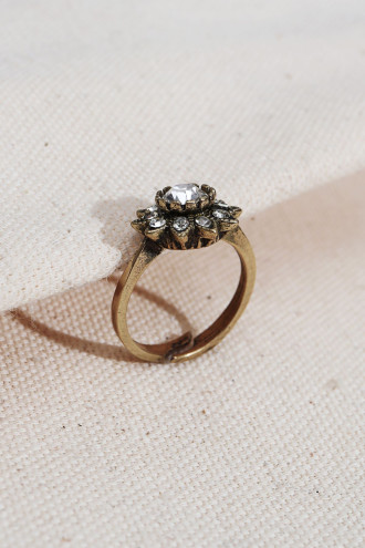 Beyaz Taşlı Çiçek Figür Ayarlanabilir Otantik Yüzük Beyaz Taşlı Çiçek Figür Ayarlanabilir Otantik Yüzük