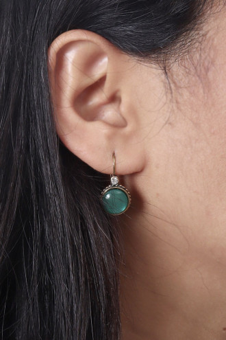 Saydam Yeşil Taşlı Yuvarlak Otantik Küpe Saydam Yeşil Taşlı Yuvarlak Otantik Küpe