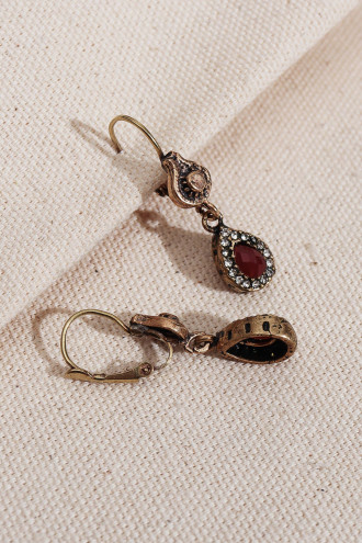 Kırmızı Taşlı Sallantılı Otantik Küpe Kırmızı Taşlı Sallantılı Otantik Küpe