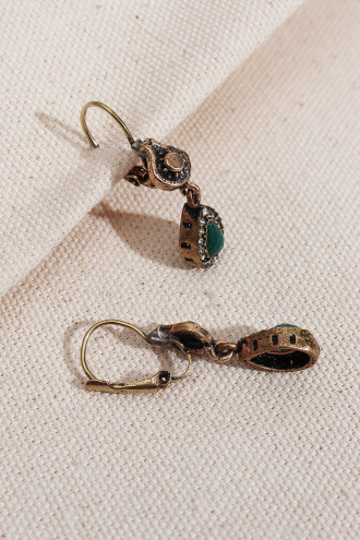 Yeşil Taşlı Sallantılı Otantik Küpe Yeşil Taşlı Sallantılı Otantik Küpe