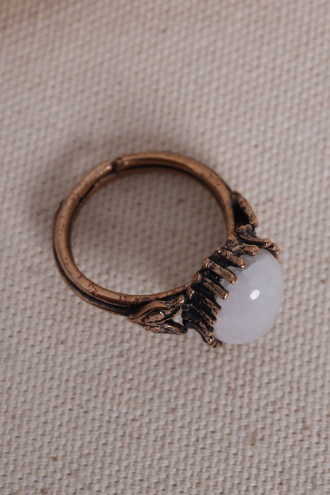 Beyaz Kuvars Taşlı Saf Bakır Ayarlanabilir Oval Otantik Yüzük Beyaz Kuvars Taşlı Saf Bakır Ayarlanabilir Oval Otantik Yüzük