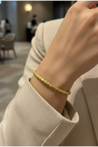 Desenli Boru Model Gold Renk Çelik Bileklik Desenli Boru Model Gold Renk Çelik Bileklik