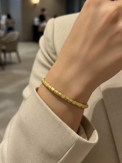 Desenli Boru Model Gold Renk Çelik Bileklik