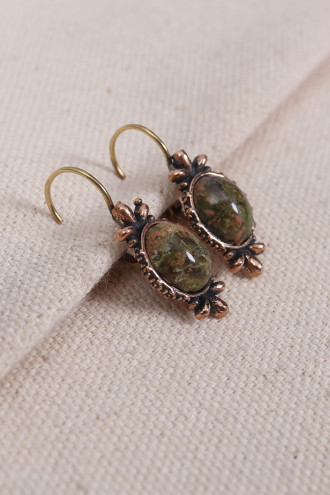 Ukanit Taşlı Otantik Küpe