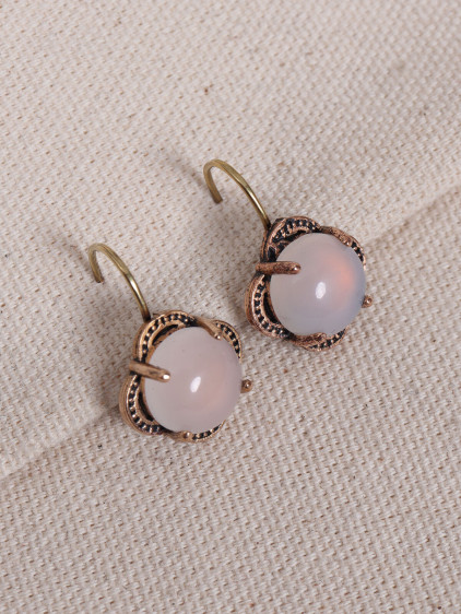 Beyaz Akik Taşlı Çiçek Model Otantik Küpe Beyaz Akik Taşlı Çiçek Model Otantik Küpe