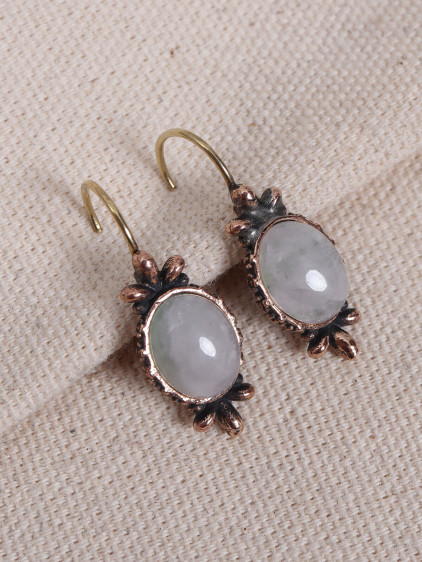 Beyaz Kuvars Taşlı Otantik Küpe Beyaz Kuvars Taşlı Otantik Küpe