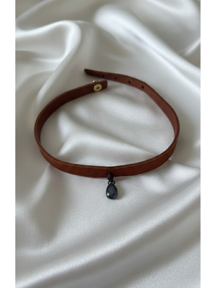 925 Ayar Füme Damla Taş Sallantılı, Deri Choker Kolye 925 Ayar Füme Damla Taş Sallantılı, Deri Choker Kolye