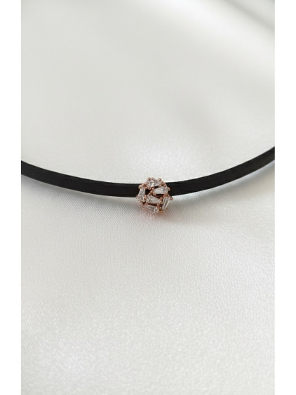 925 Ayar Baget Taşlı Dairesel Rose Renk Deri Choker Kolye 925 Ayar Baget Taşlı Dairesel Rose Renk Deri Choker Kolye