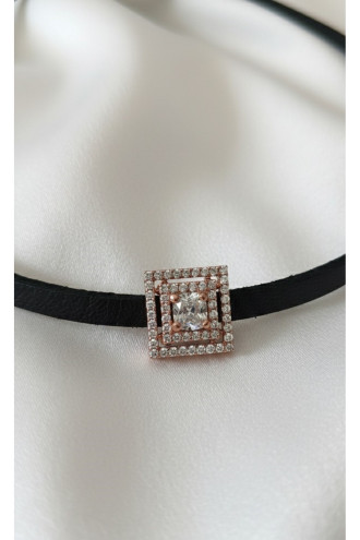 925 Ayar Zirkon Taşlı Kare Figürlü Deri Kordonlu Choker Kolye