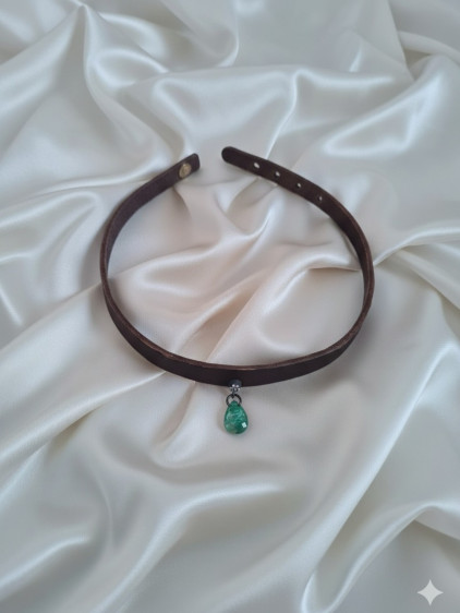 925 Ayar Yeşil Damla Taş Sallantılı, Deri Choker Kolye 925 Ayar Yeşil Damla Taş Sallantılı, Deri Choker Kolye