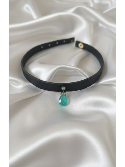 925 Ayar Yeşil Damla Taş Sallantılı, Deri Choker Kolye 925 Ayar Yeşil Damla Taş Sallantılı, Deri Choker Kolye