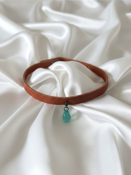 925 Ayar Mavi Damla Taş Sallantılı, Deri Choker Kolye 925 Ayar Mavi Damla Taş Sallantılı, Deri Choker Kolye