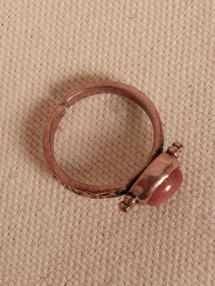 Kehribar Taşlı Ayarlanabilir Otantik Bakır Yüzük Kehribar Taşlı Ayarlanabilir Otantik Bakır Yüzük