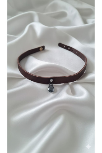 925 Ayar Füme Damla Taş Sallantılı, Deri Choker Kolye 925 Ayar Füme Damla Taş Sallantılı, Deri Choker Kolye