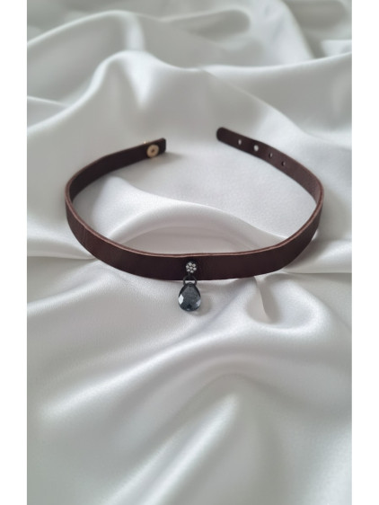 925 Ayar Füme Damla Taş Sallantılı, Deri Choker Kolye 925 Ayar Füme Damla Taş Sallantılı, Deri Choker Kolye