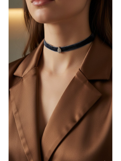 925 Ayar Damla Figürlü Füme Renk Kadife Choker Kolye 925 Ayar Damla Figürlü Füme Renk Kadife Choker Kolye