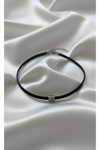 925 Ayar Zirkon Taşlı Kare Figürlü Deri Kordonlu Choker Kolye