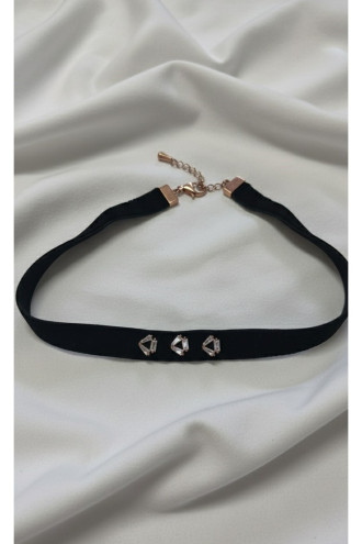 925 Ayar Üçgen Figürlü Rose Renk Kadife Choker Kolye 925 Ayar Üçgen Figürlü Rose Renk Kadife Choker Kolye