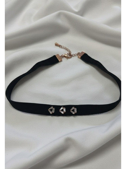 925 Ayar Üçgen Figürlü Rose Renk Kadife Choker Kolye 925 Ayar Üçgen Figürlü Rose Renk Kadife Choker Kolye