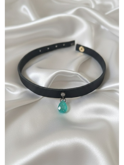 925 Ayar Yeşil Damla Taş Sallantılı, Deri Choker Kolye 925 Ayar Yeşil Damla Taş Sallantılı, Deri Choker Kolye