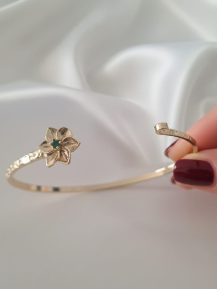 Gold Renk Ayarlanabilir Dövme Kelepçeli Doğum Ayı Çiçeği Bilezik (Mayıs) Gold Renk Ayarlanabilir Dövme Kelepçeli Doğum Ayı Çiçeği Bilezik (Mayıs)