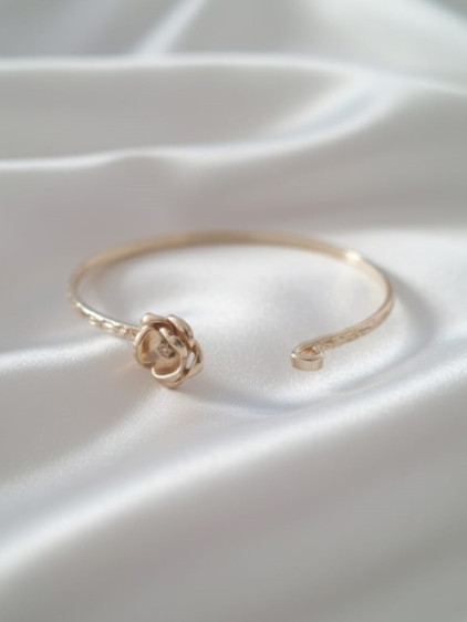 Gold Renk Ayarlanabilir Dövme Kelepçeli Doğum Ayı Çiçeği Bilezik (Ağustos) Gold Renk Ayarlanabilir Dövme Kelepçeli Doğum Ayı Çiçeği Bilezik (Ağustos)