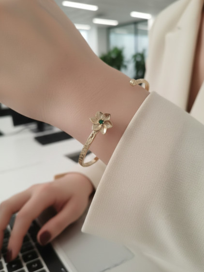 Gold Renk Ayarlanabilir Dövme Kelepçeli Doğum Ayı Çiçeği Bilezik (Mayıs) Gold Renk Ayarlanabilir Dövme Kelepçeli Doğum Ayı Çiçeği Bilezik (Mayıs)