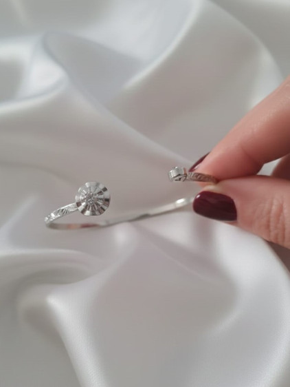 Silver Renk Ayarlanabilir Dövme Kelepçeli Doğum Ayı Çiçeği Bilezik (Ekim) Silver Renk Ayarlanabilir Dövme Kelepçeli Doğum Ayı Çiçeği Bilezik (Ekim)