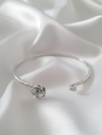 Silver Renk Ayarlanabilir Dövme Kelepçeli Doğum Ayı Çiçeği Bilezik (Haziran) Silver Renk Ayarlanabilir Dövme Kelepçeli Doğum Ayı Çiçeği Bilezik (Haziran)