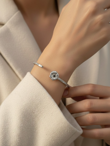 Silver Renk Ayarlanabilir Dövme Kelepçeli Doğum Ayı Çiçeği Bilezik (Eylül) Silver Renk Ayarlanabilir Dövme Kelepçeli Doğum Ayı Çiçeği Bilezik (Eylül)