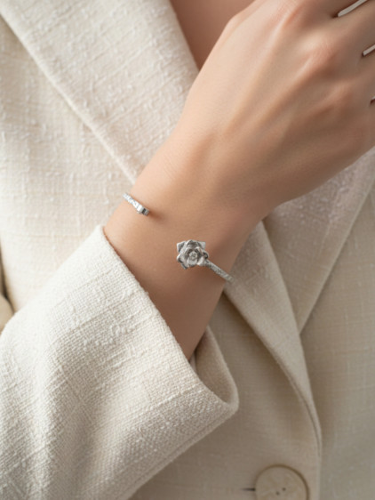 Silver Renk Ayarlanabilir Dövme Kelepçeli Doğum Ayı Çiçeği Bilezik (Ocak) Silver Renk Ayarlanabilir Dövme Kelepçeli Doğum Ayı Çiçeği Bilezik (Ocak)