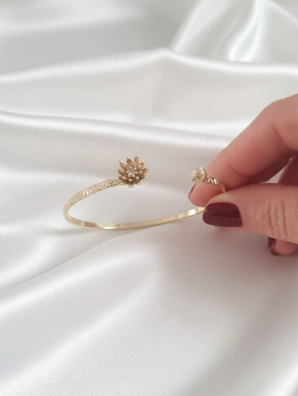 Gold Renk Ayarlanabilir Dövme Kelepçeli Doğum Ayı Çiçeği Bilezik (Kasım) Gold Renk Ayarlanabilir Dövme Kelepçeli Doğum Ayı Çiçeği Bilezik (Kasım)