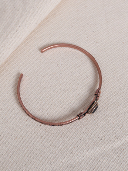 Yıldız Taşlı Oval Saf Bakır Otantik İnce Bilezik Yıldız Taşlı Oval Saf Bakır Otantik İnce Bilezik