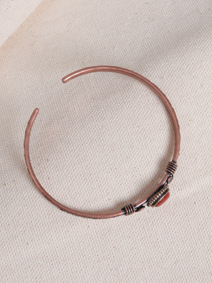 Kehribar Taşlı Oval Saf Bakır Otantik İnce Bilezik Kehribar Taşlı Oval Saf Bakır Otantik İnce Bilezik