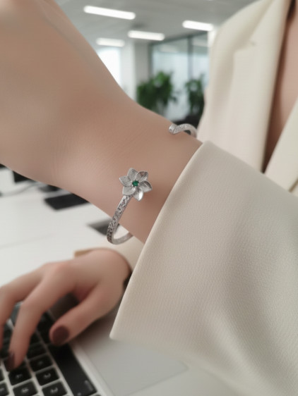 Silver Renk Ayarlanabilir Dövme Kelepçeli Doğum Ayı Çiçeği Bilezik (Mayıs) Silver Renk Ayarlanabilir Dövme Kelepçeli Doğum Ayı Çiçeği Bilezik (Mayıs)