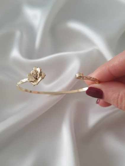 Gold Renk Ayarlanabilir Dövme Kelepçeli Doğum Ayı Çiçeği Bilezik (Ocak) Gold Renk Ayarlanabilir Dövme Kelepçeli Doğum Ayı Çiçeği Bilezik (Ocak)