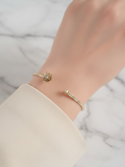 Gold Renk Ayarlanabilir Dövme Kelepçeli Doğum Ayı Çiçeği Bilezik (Kasım) Gold Renk Ayarlanabilir Dövme Kelepçeli Doğum Ayı Çiçeği Bilezik (Kasım)