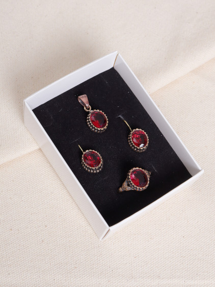 Kırmızı Taşlı Otantik Set ( Kolye Ucu, Küpe, Yüzük)