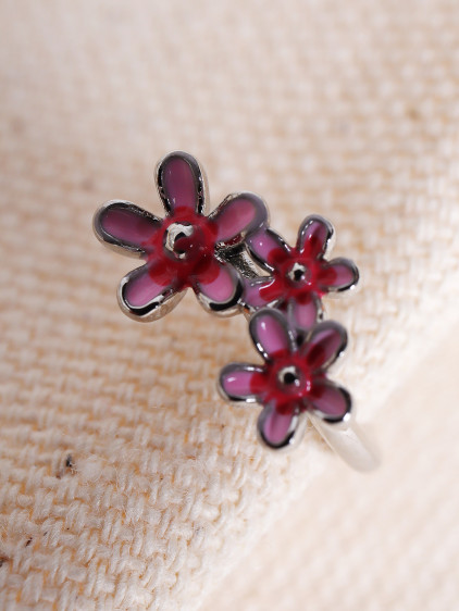 Pembe Mineli Çiçek Figürlü Silver Renk Kıkırdak Küpe