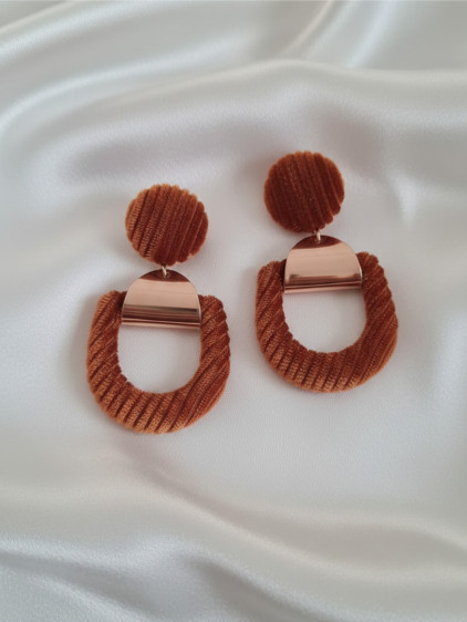 Kadife Kaplı Gold Renk Kahverengi Küpe