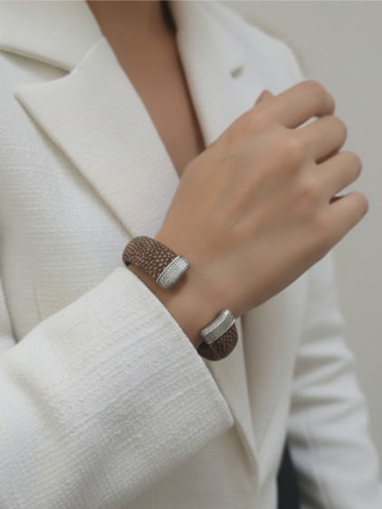 İki Ucu Taşlı Gümüş Aparatlı Vatoz Derisi Kahverengi Bileklik