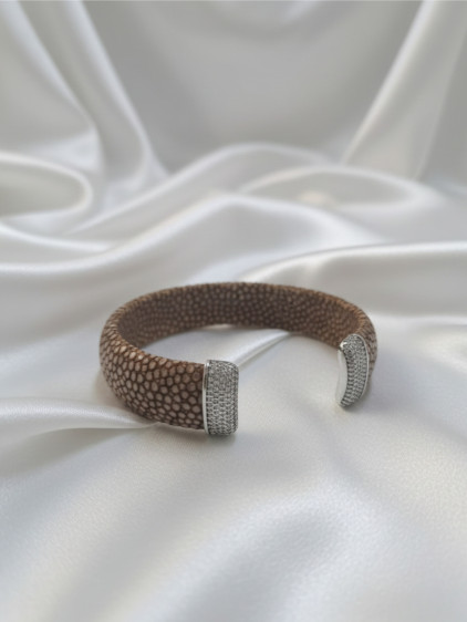 İki Ucu Taşlı Gümüş Aparatlı Vatoz Derisi Kahverengi Bileklik