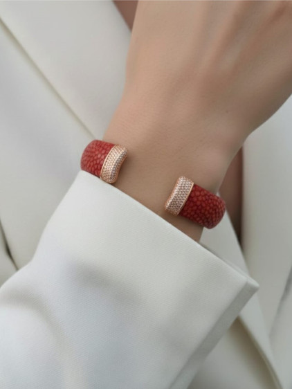 İki Ucu Taşlı Gümüş Aparatlı Vatoz Derisi Kırmızı Bileklik