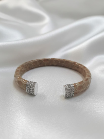 İki Ucu Taşlı Gümüş Aparatlı Yılan derisi Sütlü Kahve Bileklik