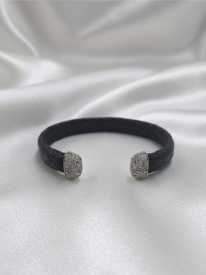 İki Ucu Taşlı İnce Gümüş Aparatlı Siyah Deri Bileklik