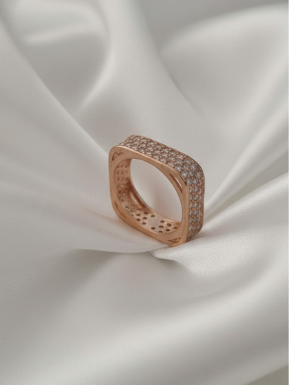 Gold Renk Tamtur Üç Sıralı Kare Zirkon Yüzük